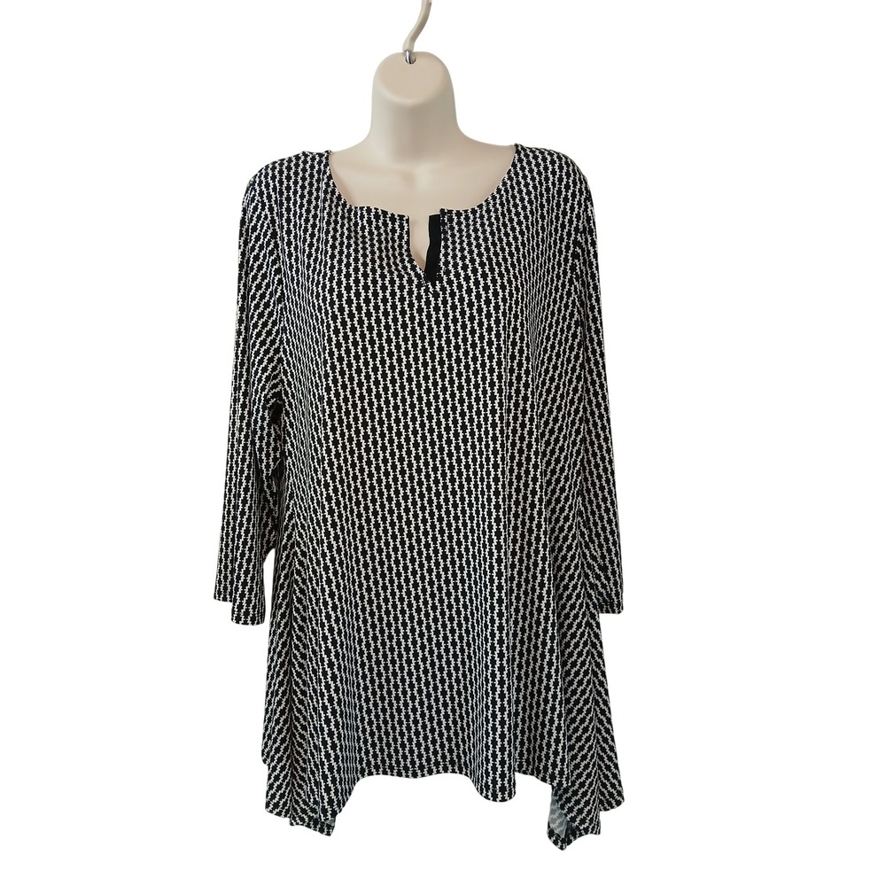 Chaus New York XXL Black White Geometric Split Neck Sharkbite Tunic Top Slinky